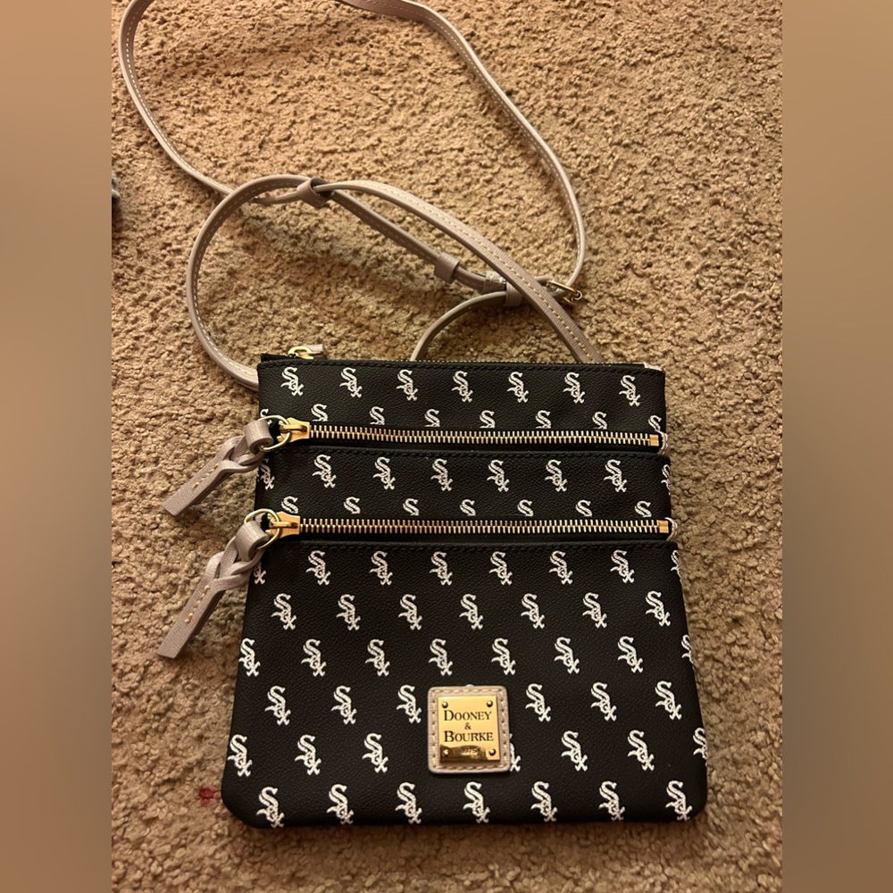 BNWOT Dooney & Bourne Chicago White Sox cross body purse